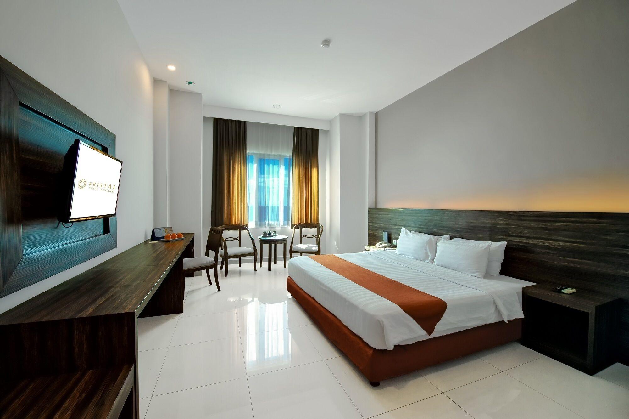 Kristal Hotel Kupang Купанг Екстериор снимка